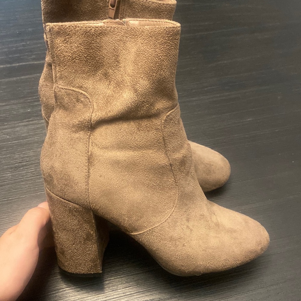 Forever 21. Size 8. Women’s booties!